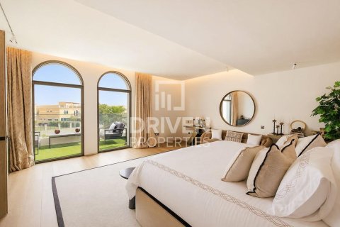 Villa in Jumeirah Islands, Dubai 4 bedrooms, 1001.68 sq.m. № 141102 - photo 15