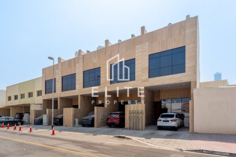 Adosado en Al Badaa, Dubai, 4 dormitorios, 669 m², № 134978