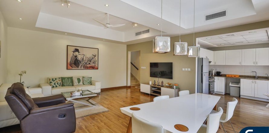 Вилла в Maeen, The Lakes, Дубай, 3 спальни, 208м², № 75929