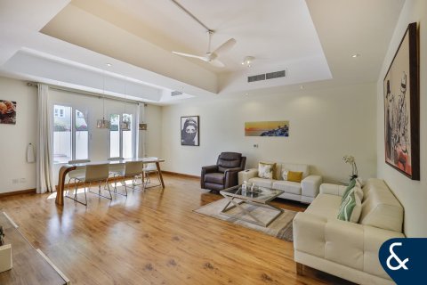 Купить виллу в Maeen, The Lakes, Дубай: 3 спальни, 208м², № 75929 - фото 5