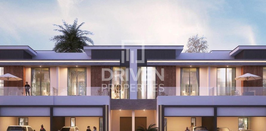 Villa in Dubai 5 bedrooms, 444.45 sq.m. № 126828