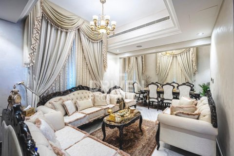 Villa in Victory Heights, Dubai Sports City, Dubai 4 bedrooms, 350.71 sq.m. № 126826