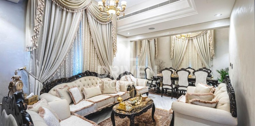 Villa in Victory Heights, Dubai Sports City, Dubai 4 bedrooms, 350.71 sq.m. № 126826