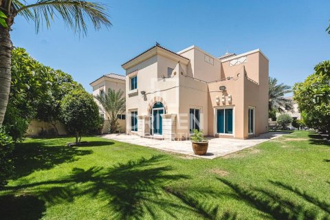 Villa in Victory Heights, Dubai Sports City, Dubai 4 bedrooms, 350.71 sq.m. № 126826 - photo 17