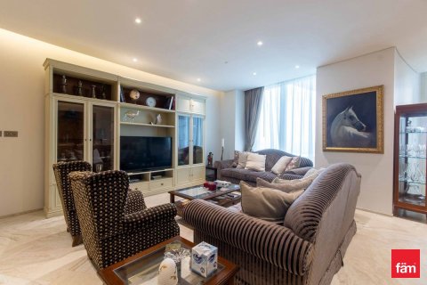 Apartment in Dubai 3 bedrooms, 259.2 sq.m. № 55777 - photo 6