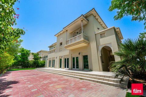 Villa en Al Furjan, Dubai, 4 dormitorios, 600 m², № 70507 - foto 1