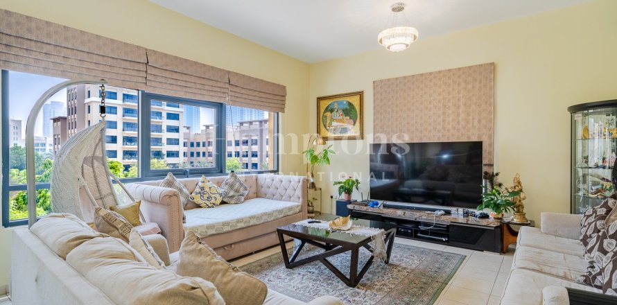 Appartement à Greens, Dubai, 3 chambres, 191.845 m², № 63507