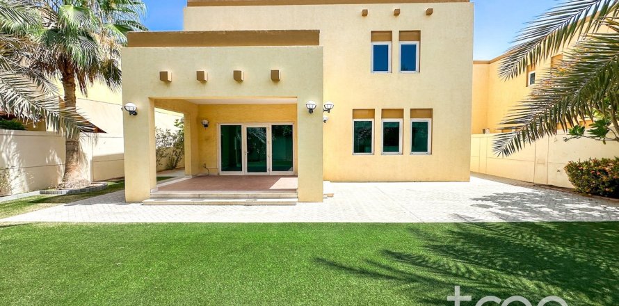 Villa in Jumeirah Park, Dubai 3 bedrooms, 327.67 sq.m. № 119378