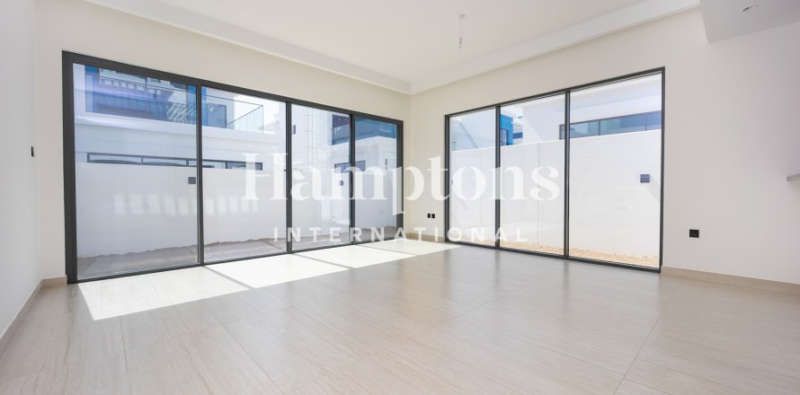 Villa in Damac Lagoons, Dubai 5 bedrooms, 272.299 sq.m. № 63559