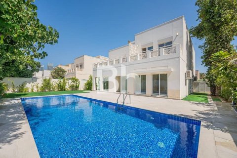 Villa à Dubai, 5 chambres, 935 m², № 57759 - photo 3