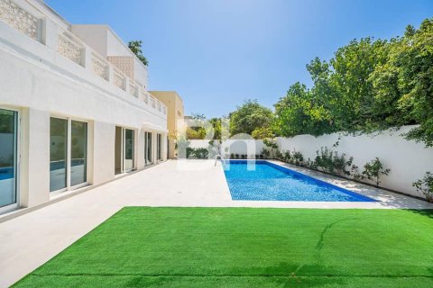 Villa à Dubai, 5 chambres, 935 m², № 57759 - photo 4