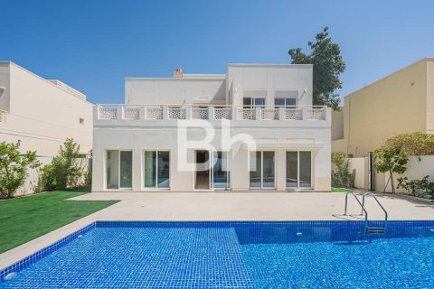 Villa à Dubai, 5 chambres, 935 m², № 57759 - photo 1