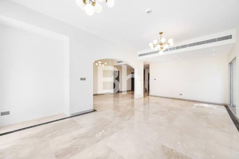 Villa à Dubai, 5 chambres, 935 m², № 57759 - photo 16
