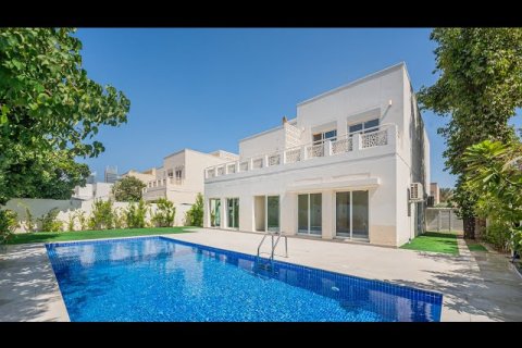 Villa à Dubai, 5 chambres, 935 m², № 57759 - photo 2
