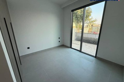 Villa in Tilal Al Ghaf, Dubai 4 bedrooms, 433 sq.m. № 57748 - photo 9