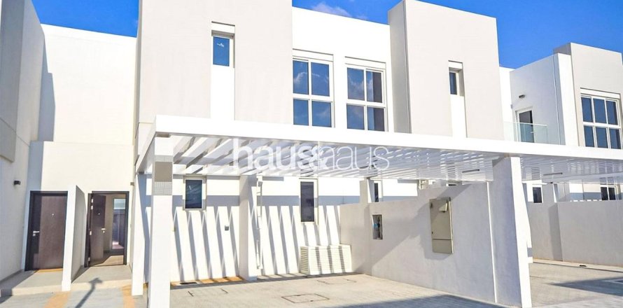 Adosado en Arabella Townhouses, Mudon, Dubai, 3 dormitorios, 142 m², № 43775