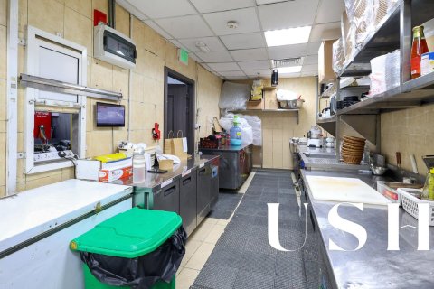 Tienda en Dubai Marina, Dubai, 81 m², № 39043 - foto 11