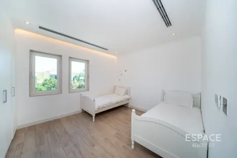 Villa in Jumeirah Park, Dubai 4 bedrooms, 328 sq.m. № 122772 - photo 14
