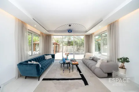 Villa in Jumeirah Park, Dubai 4 bedrooms, 328 sq.m. № 122772 - photo 17