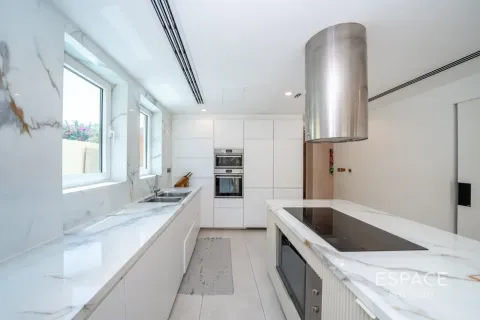 Villa in Jumeirah Park, Dubai 4 bedrooms, 328 sq.m. № 122772 - photo 7