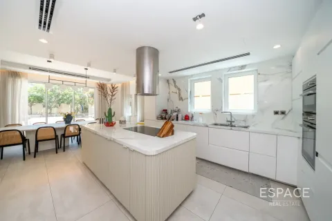 Villa in Jumeirah Park, Dubai 4 bedrooms, 328 sq.m. № 122772 - photo 6