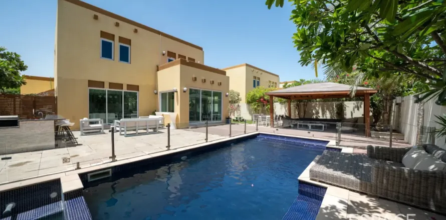 Villa in Jumeirah Park, Dubai 4 bedrooms, 328 sq.m. № 122772