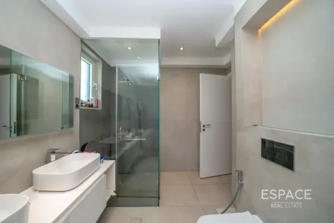 Villa in Jumeirah Park, Dubai 4 bedrooms, 328 sq.m. № 122772 - photo 16