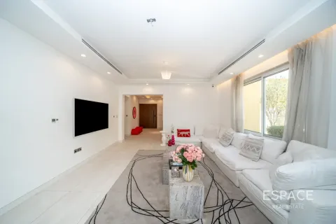 Villa in Jumeirah Park, Dubai 4 bedrooms, 328 sq.m. № 122772 - photo 19