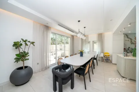 Villa in Jumeirah Park, Dubai 4 bedrooms, 328 sq.m. № 122772 - photo 5