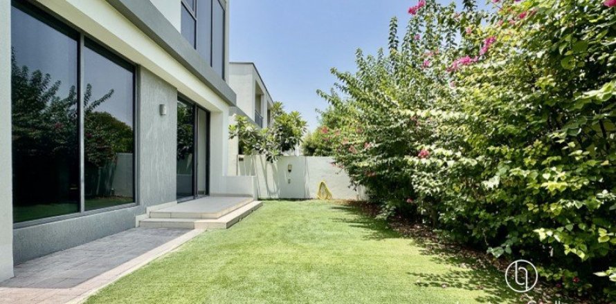 Вилла в Дубай Хилс Эстейт, Дубай, 4 спальни, 347м², № 90697