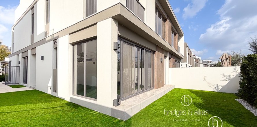 Вилла в Tilal Al Ghaf, Дубай, 4 спальни, 217м², № 90694