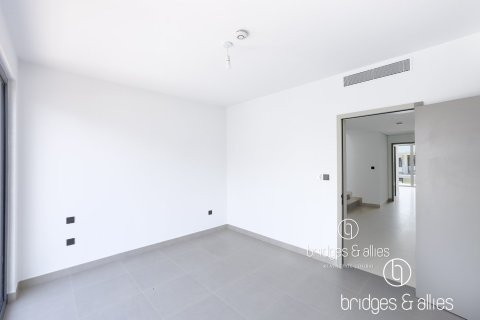 Снять в аренду виллу в Tilal Al Ghaf, Дубай: 4 спальни, 217м², № 90694 - фото 8