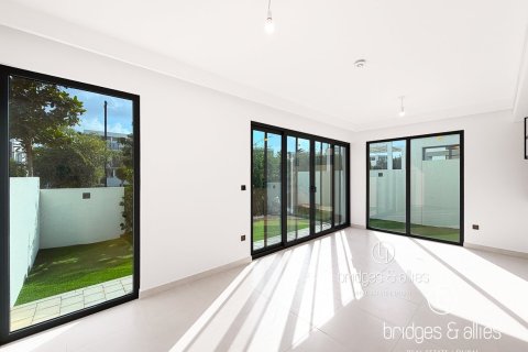 Снять в аренду виллу в Tilal Al Ghaf, Дубай: 4 спальни, 217м², № 90694 - фото 5