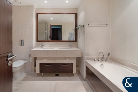 Apartment in Marina Promenade, Dubai Marina, Dubai 2 bedrooms, 125 sq.m. № 75097 - photo 10