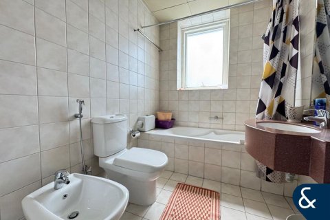 Снять в аренду квартиру в Джумейра Лейк Тауэрс, Дубай: 2 спальни, 122м², № 76771 - фото 9