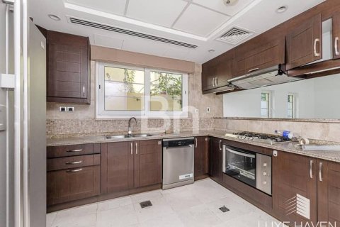 Villa en Jumeirah Park, Dubai, 3 dormitorios, 742 m², № 22983 - foto 7