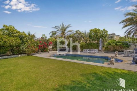 Villa en Jumeirah Park, Dubai, 3 dormitorios, 742 m², № 22983 - foto 2