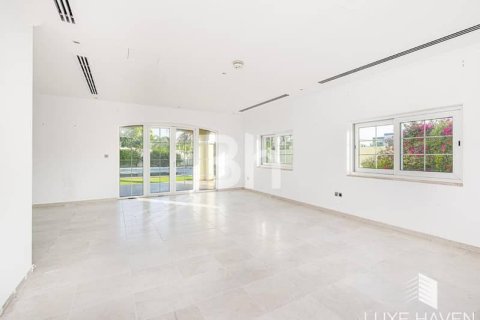 Villa en Jumeirah Park, Dubai, 3 dormitorios, 742 m², № 22983 - foto 3