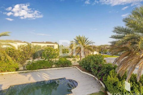 Villa en Jumeirah Park, Dubai, 3 dormitorios, 742 m², № 22983 - foto 16