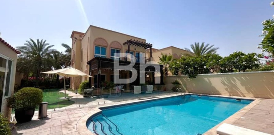 Villa à Jumeirah Village Triangle, Dubai, 2 chambres, 250 m², № 22980