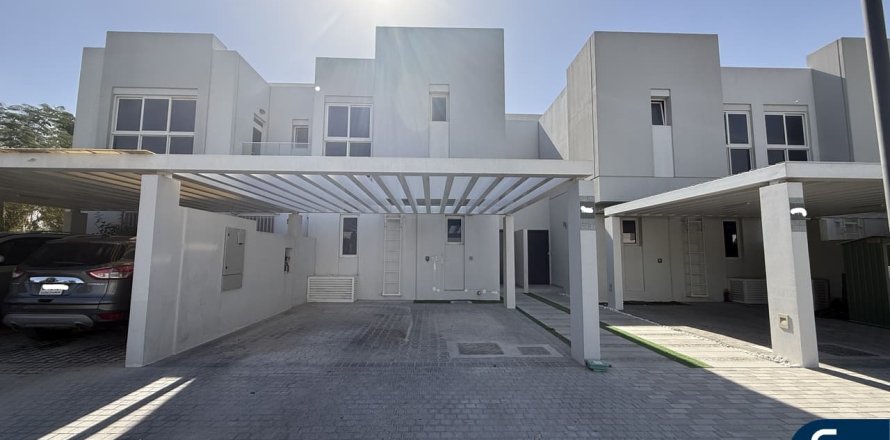 فيلا في Arabella Townhouses 3, مُدُنْ, دبي 3 غرف نوم, 175 م² رقم 98225