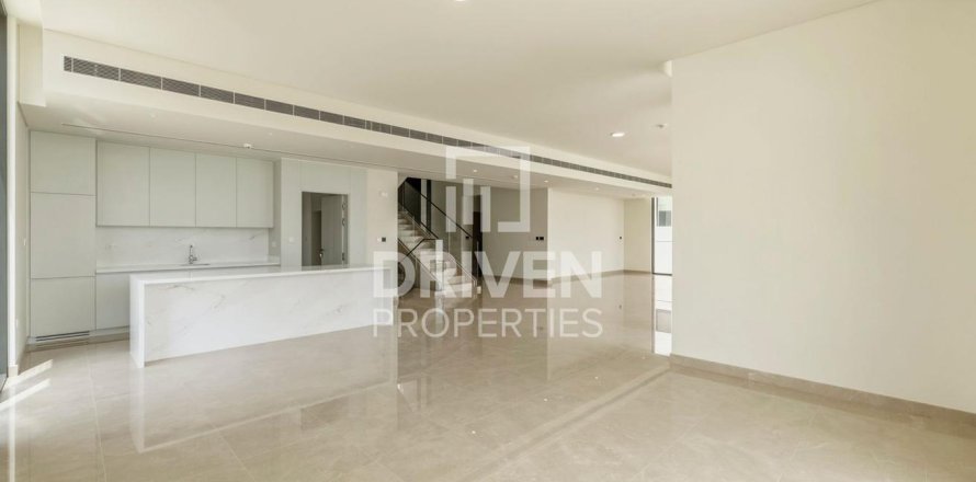 Villa in Dubai Hills Estate, Dubai 5 bedrooms, 915.75 sq.m. № 127549