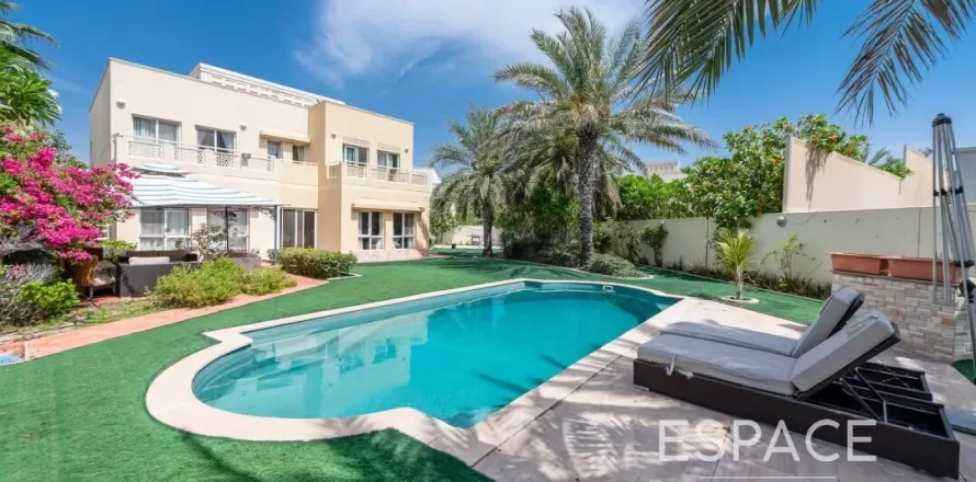 Villa à Meadows, Dubai, 4 chambres, 353 m², № 62057