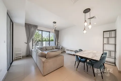 Villa in Dubai Hills Estate, Dubai 3 bedrooms, 211 sq.m. № 122375 - photo 2