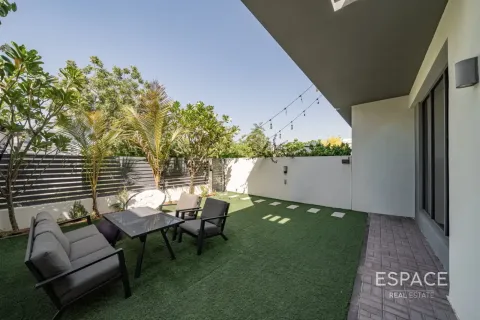 Villa in Dubai Hills Estate, Dubai 3 bedrooms, 211 sq.m. № 122375 - photo 19