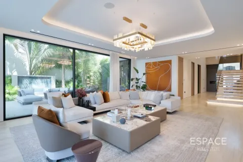 Villa in Palm Jumeirah, Dubai 4 bedrooms, 557 sq.m. № 122374 - photo 4