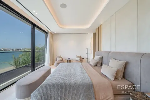 Villa in Palm Jumeirah, Dubai 4 bedrooms, 557 sq.m. № 122374 - photo 8