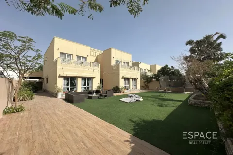 فيلا في Meadows, دبي 4 غرف نوم, 332 م² رقم 122371