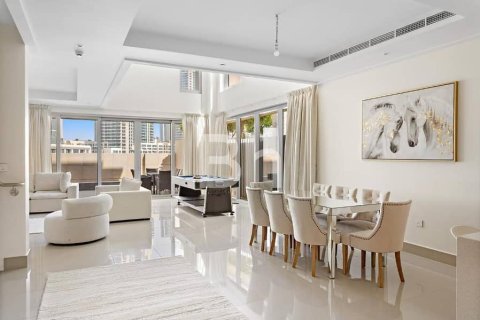 Apartment in Downtown Dubai (Downtown Burj Dubai), Dubai 5 bedrooms, 370 sq.m. № 21320 - photo 1