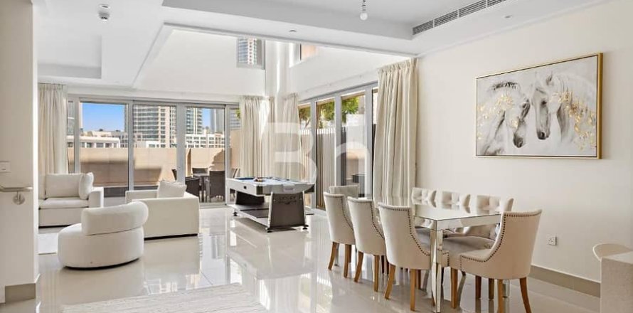 Apartment in Downtown Dubai (Downtown Burj Dubai), Dubai 5 bedrooms, 370 sq.m. № 21320